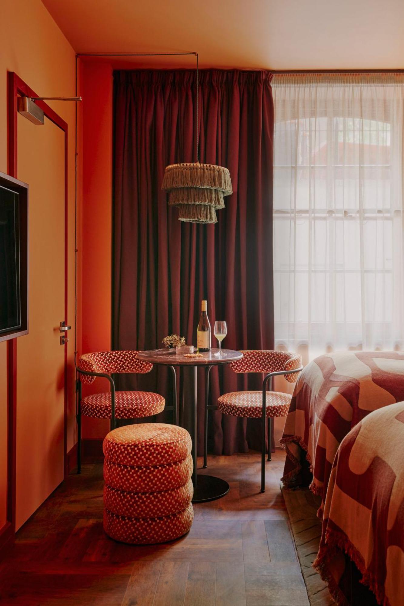 Ember Locke Kensington Hotel Londen
